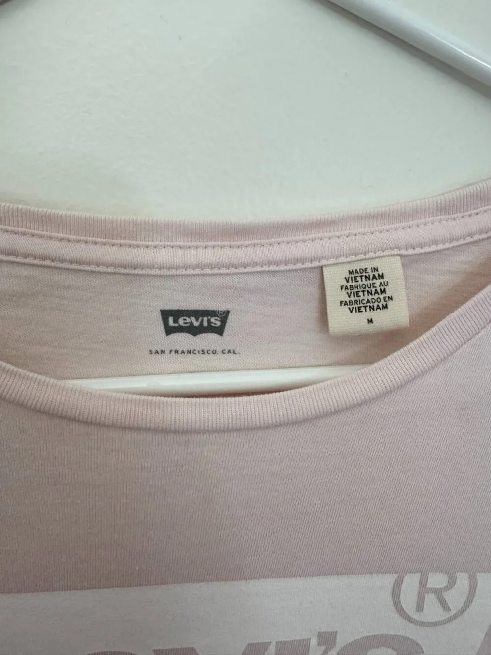 Levis Women's T-Shirt - Picture 4 of 5